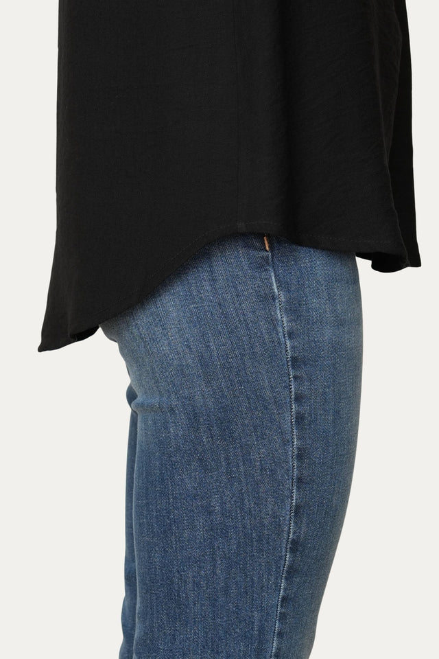 Blusa scollo a V con bottoni in viscosa strutturata - Nero