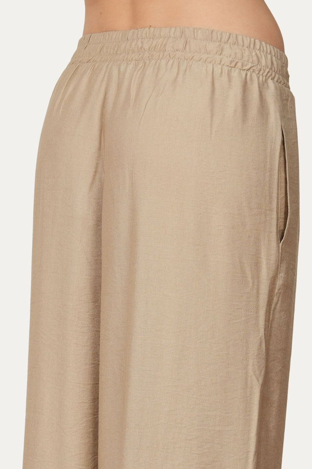 Pantalone palazzo con elastico in viscosa strutturata - Crema