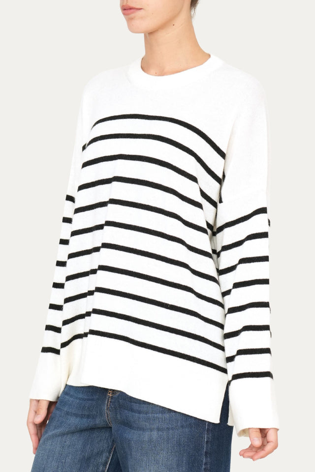 Maglione morbido a righe - Panna/Nero