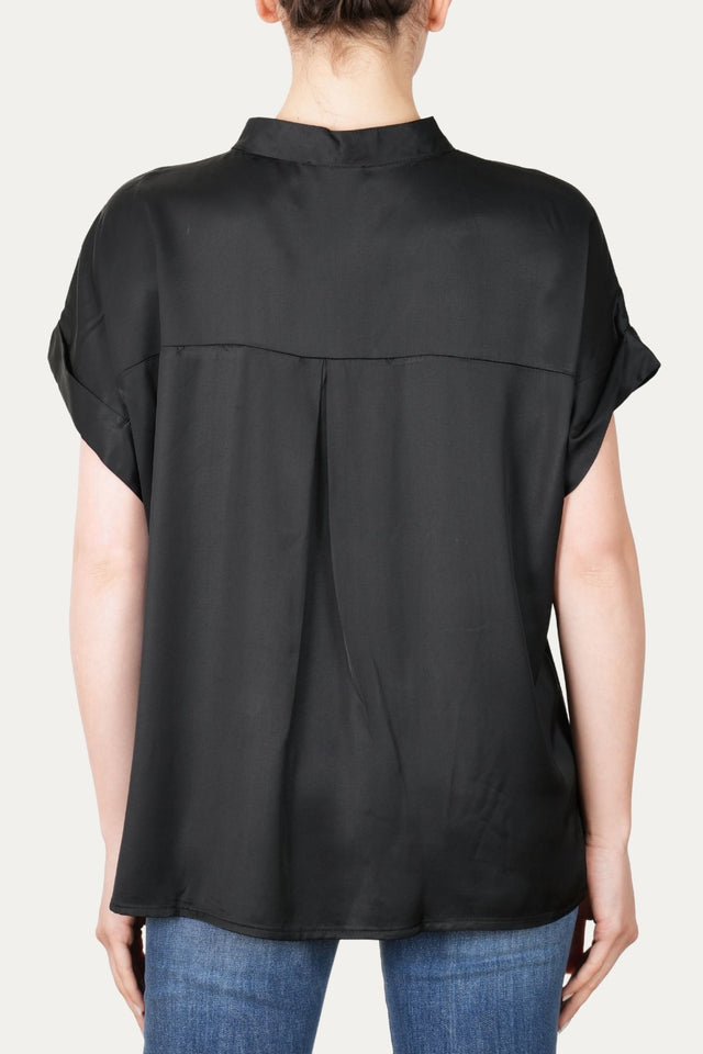 Blusa coreana a maniche corte in raso di viscosa - Nero