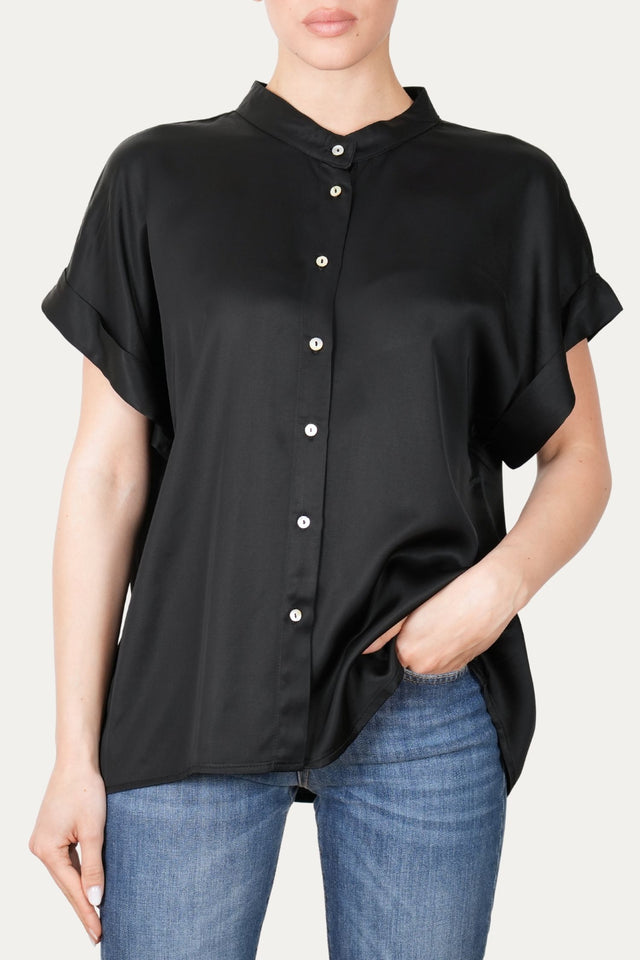 Blusa coreana a maniche corte in raso di viscosa - Nero