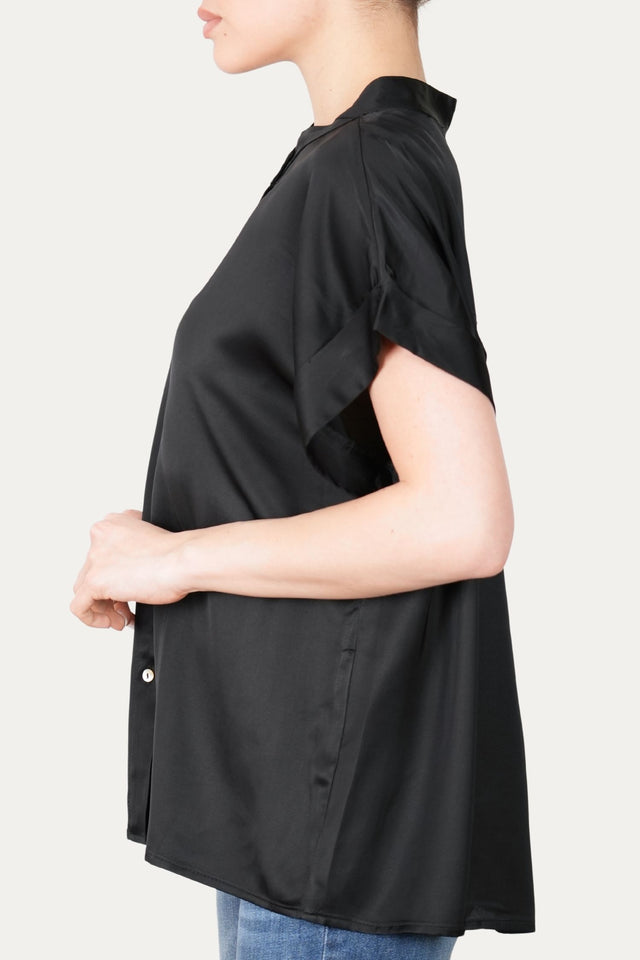 Blusa coreana a maniche corte in raso di viscosa - Nero