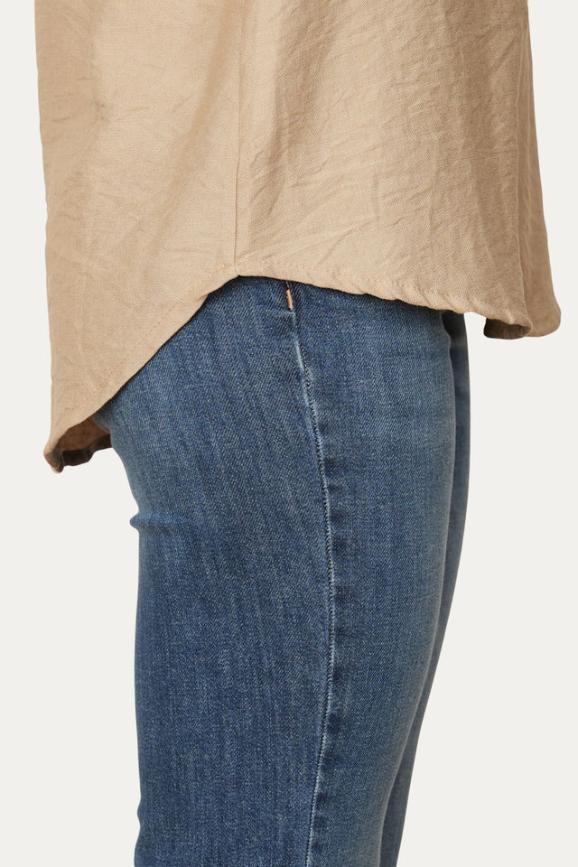 Blusa scollo a V con bottoni in viscosa strutturata - Crema