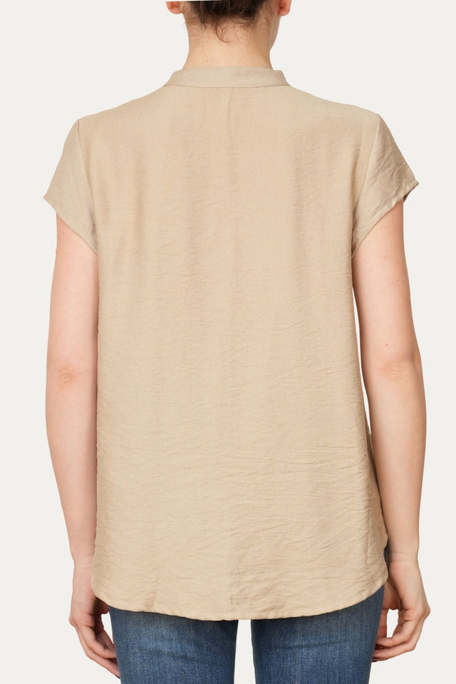 Blusa scollo a V con bottoni in viscosa strutturata - Crema